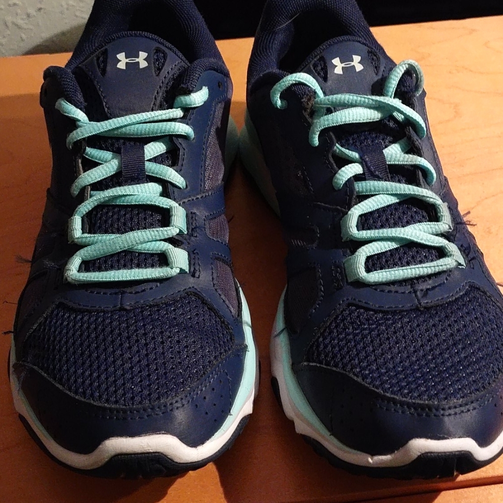 Under Armor Womans 8.5 Running Shoes - image 3
